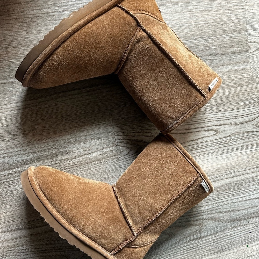 BearPaw, Classic Brown Suede Boots Sz 6/7. - Picture 2 of 8